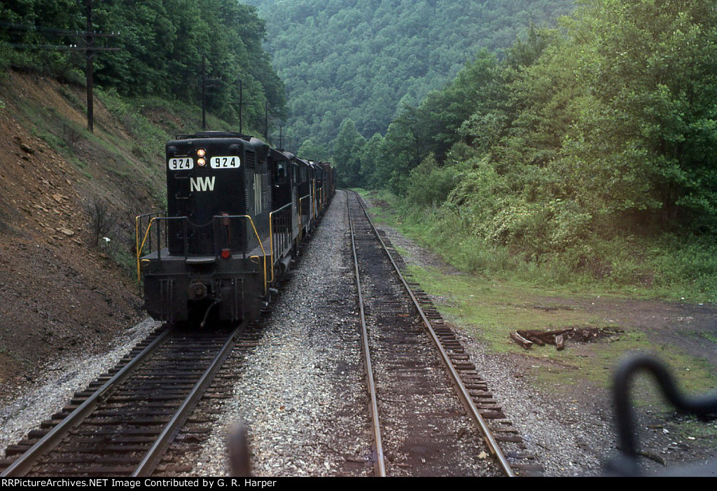 Amtrak train 66 meets NW 924 on the Dry Fork Branch